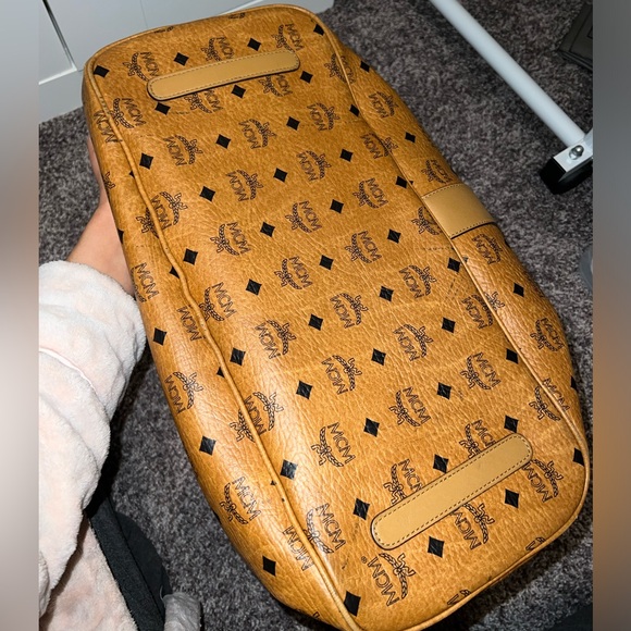 MCM Large Reversible Liz Shopper in Visetos - Picture 7 of 17